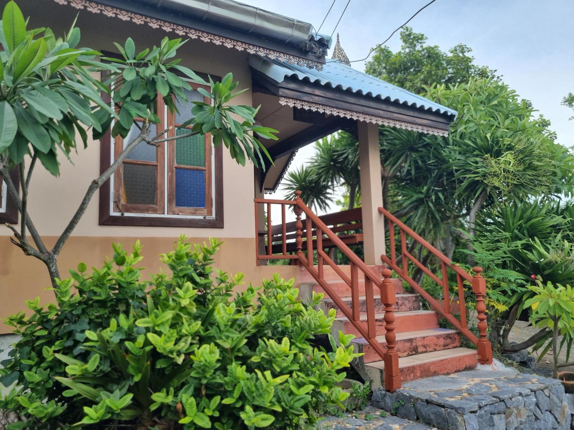 Hello Sichang Bungalow Ko Si Chang Dış mekan fotoğraf